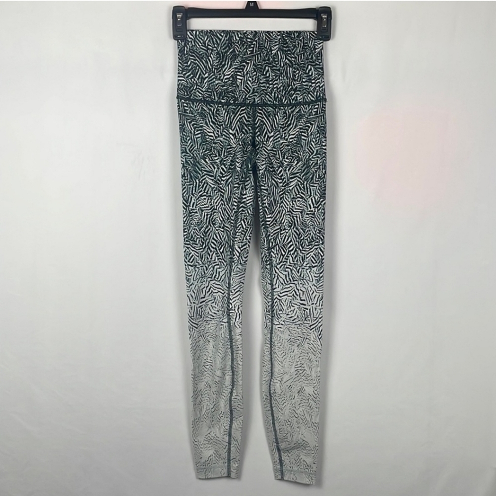 Lululemon workout Set - Picture 5 of 11